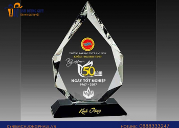 Bạn có thể trưng bày kỉ niệm chương pha lê ở nhiều vị trí khác nhau