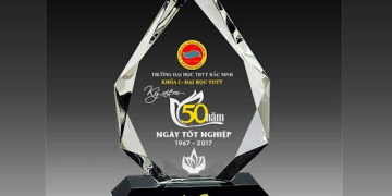 Bạn có thể trưng bày kỉ niệm chương pha lê ở nhiều vị trí khác nhau