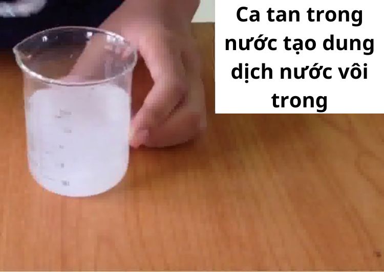 Canxi tan trong nước tạo thành dung dịch nước vôi trong